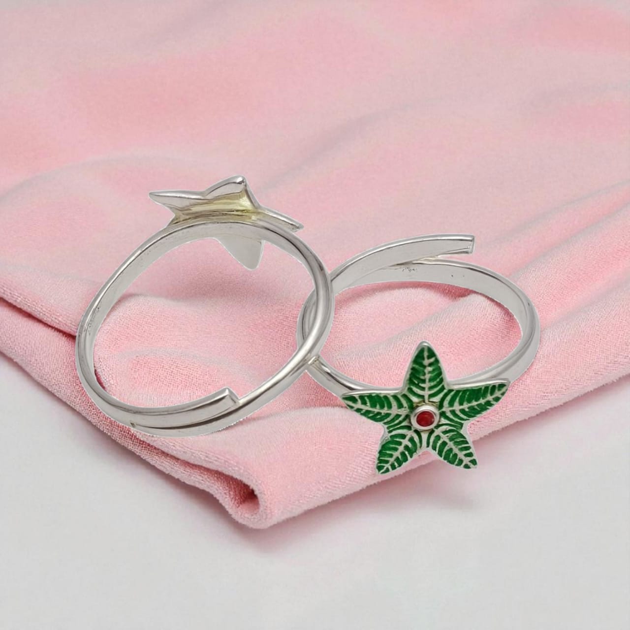 Green Leaf Star Design Toe Ring