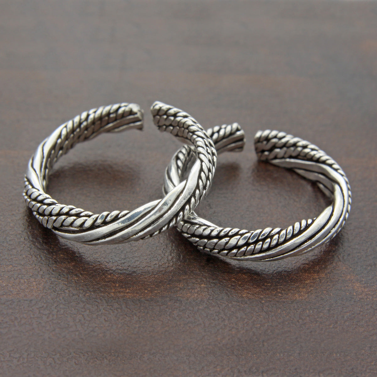 925 Sterling Silver Twisted Lining And Plain Rope Design Toe Ring For Women