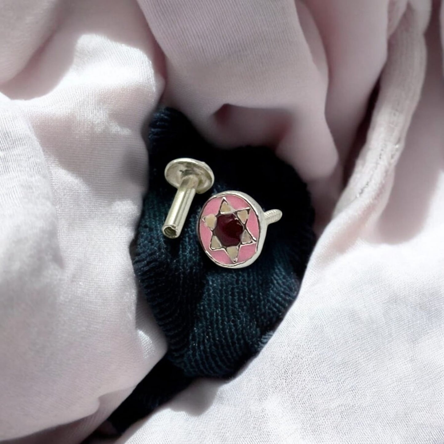 Pink and Red Star In Circle Nose Pin