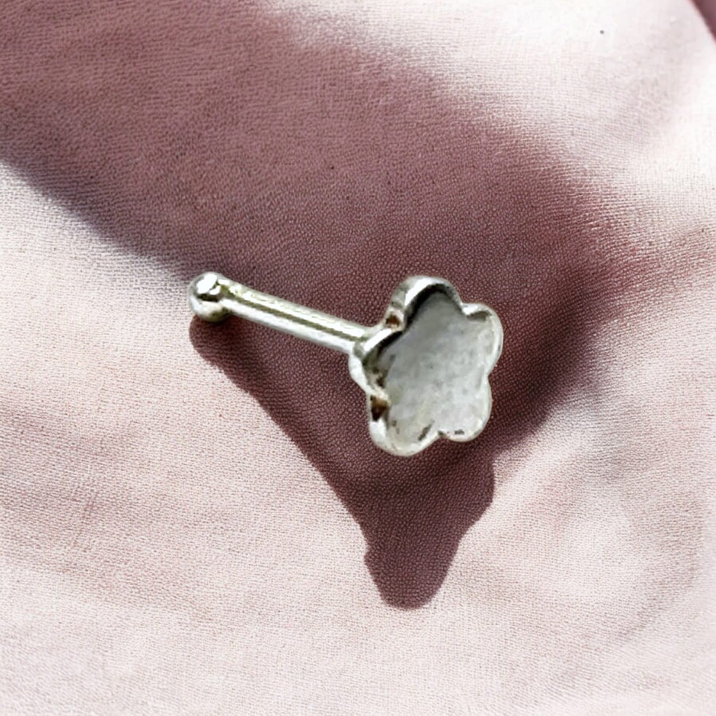 Flower Shape Nose Pin