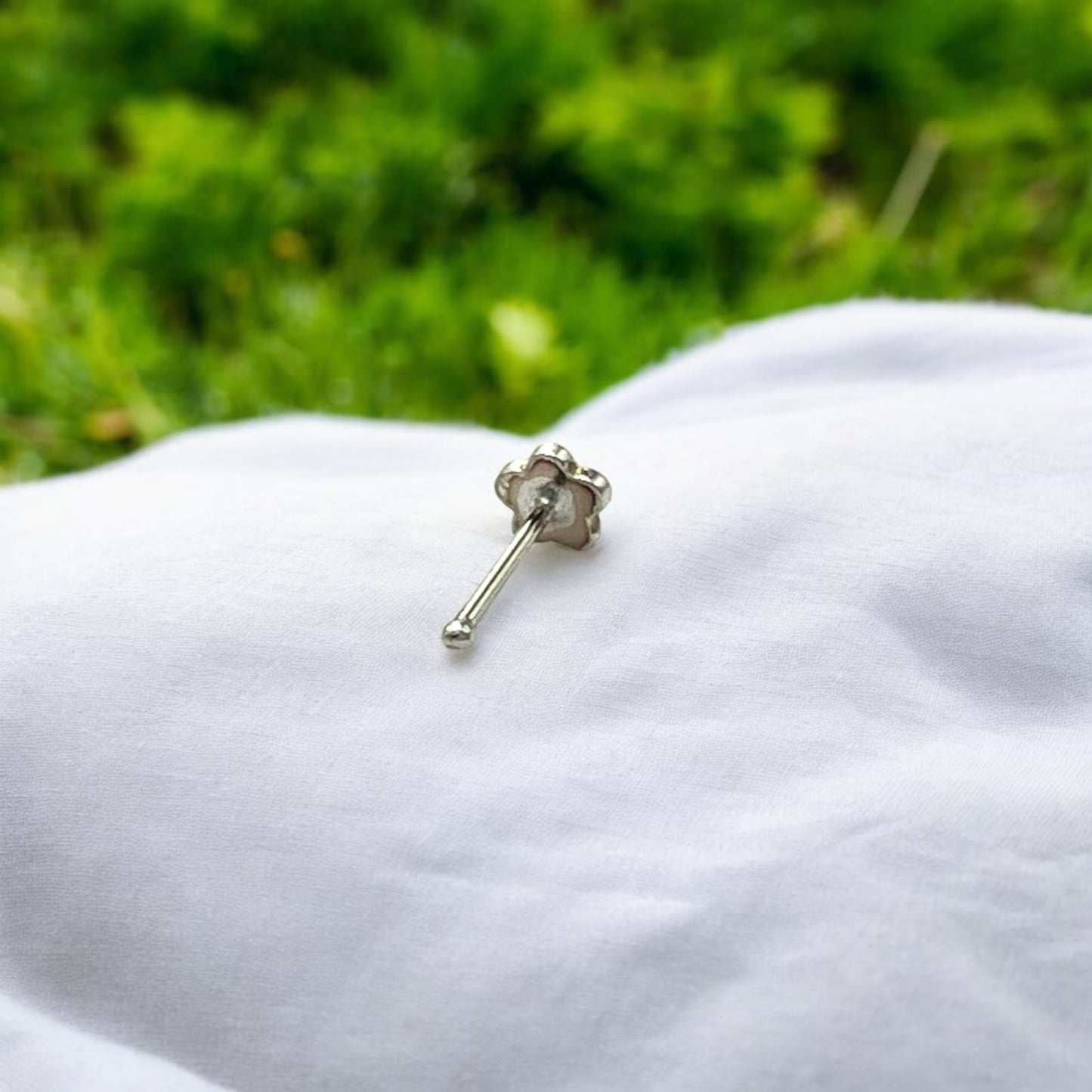 Flower Shape Nose Pin
