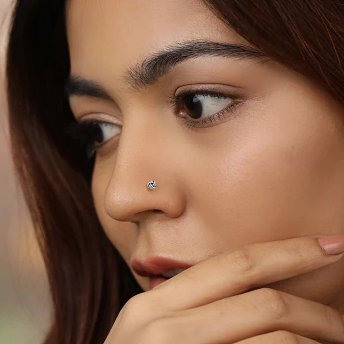 Small Knot Shaped Nose Pin
