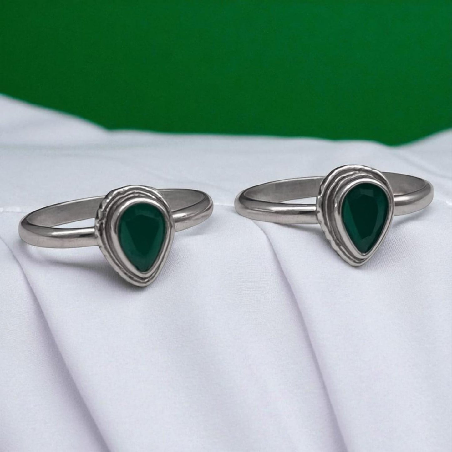 Silver Green Gemstone Design Toe Ring