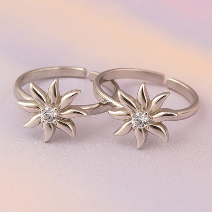 Floral Design Shape With Stone Toe Ring