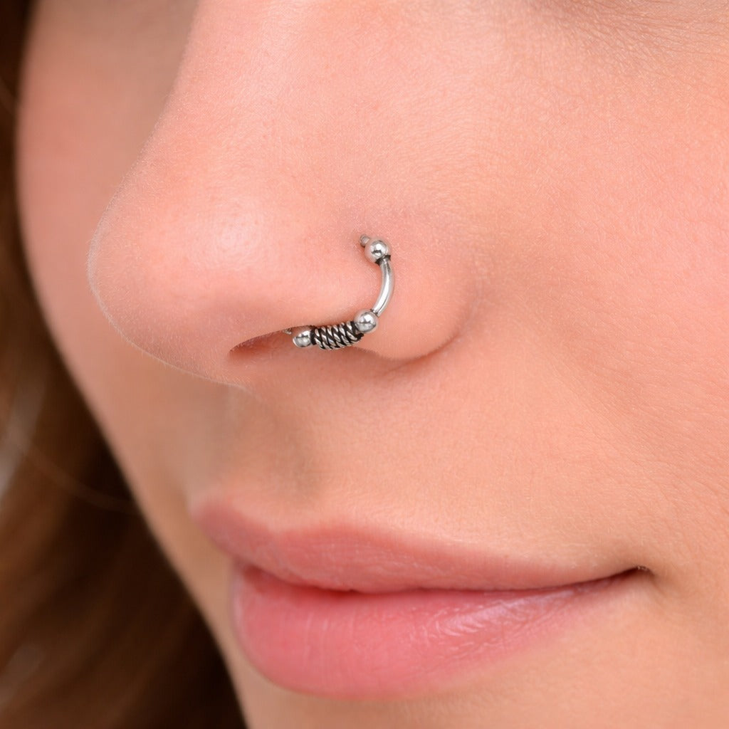 Twisted Coil Center Minimal Nose Ring