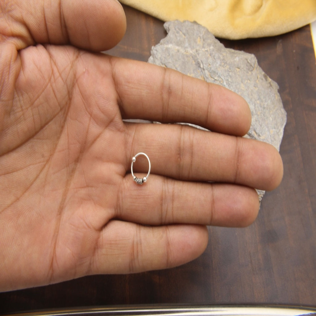 Twisted Coil Center Minimal Nose Ring