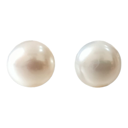 White Pearl earring